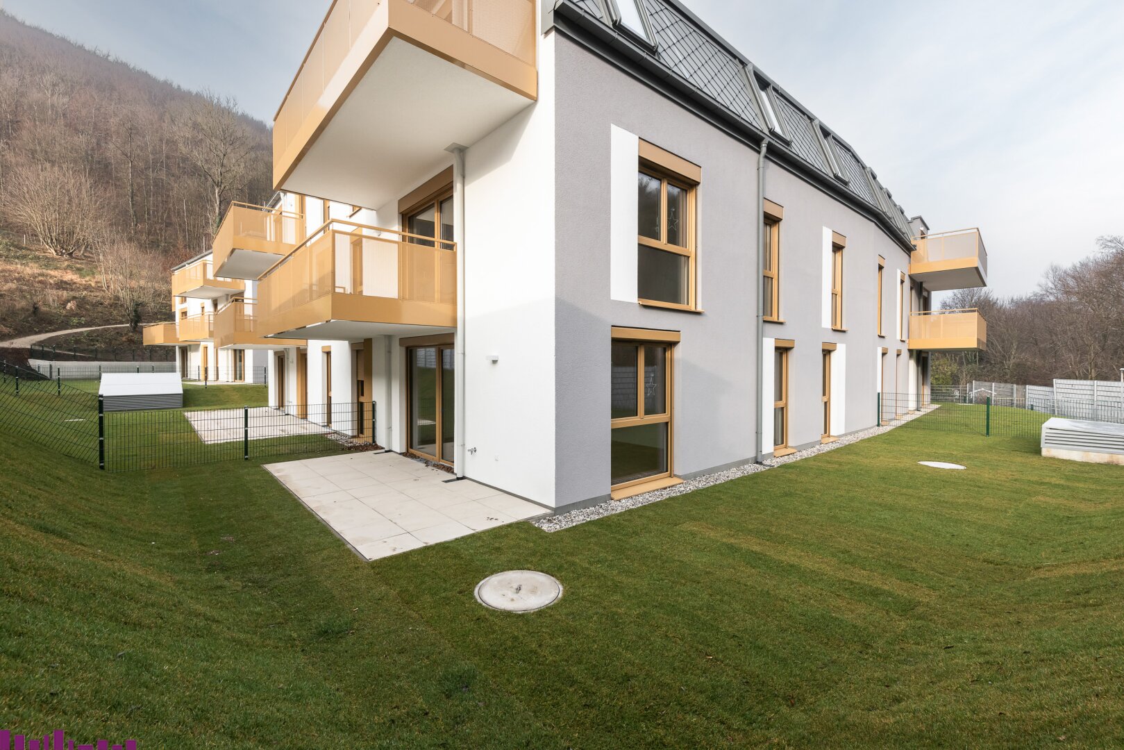 Außenansicht mit Garten