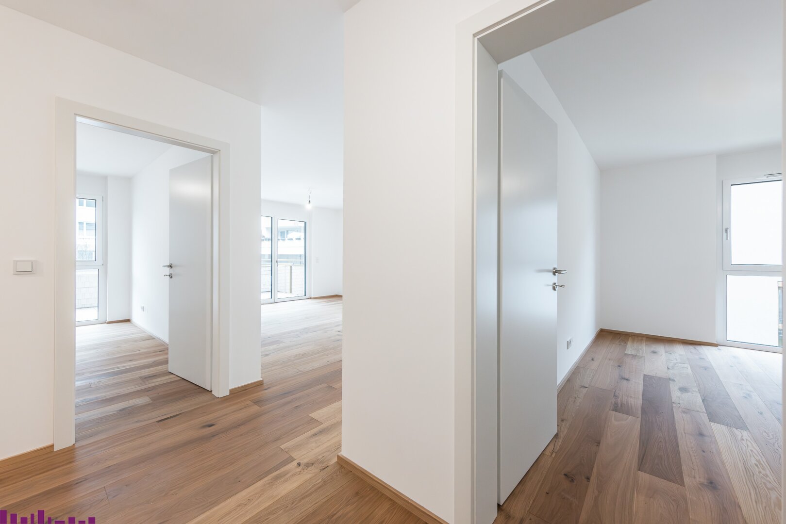 Wohnzimmer mit Holzfußboden