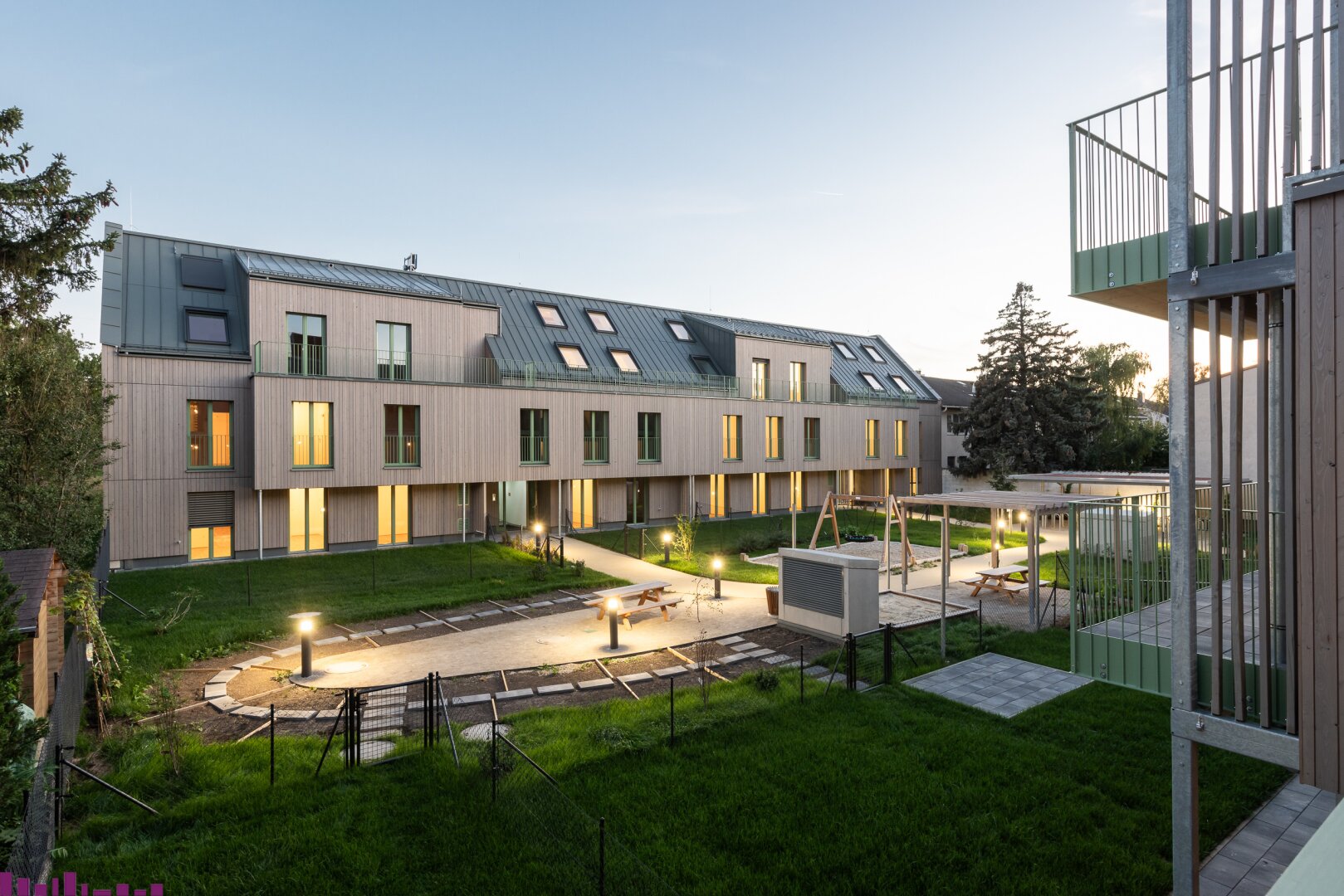 Abendansicht der Wohnhausanlage