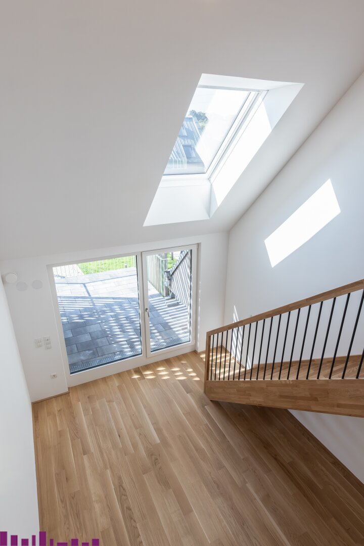 Wohnzimmer mit Holzboden